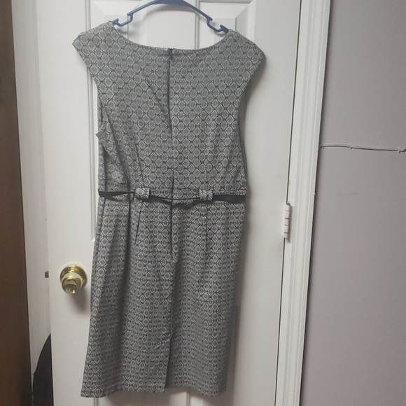 Pefect for the office Dress - Picture 2 of 3